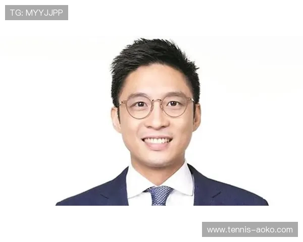 霍启山携手足球球星共创体育事业发展新篇章